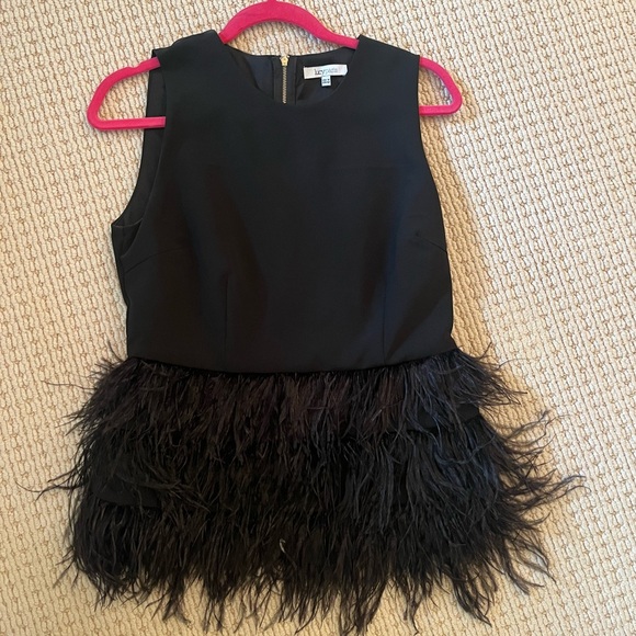 Black blouse with feathered bottom - Picture 1 of 2